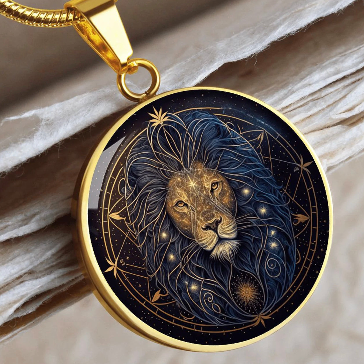 LEO PENDANT