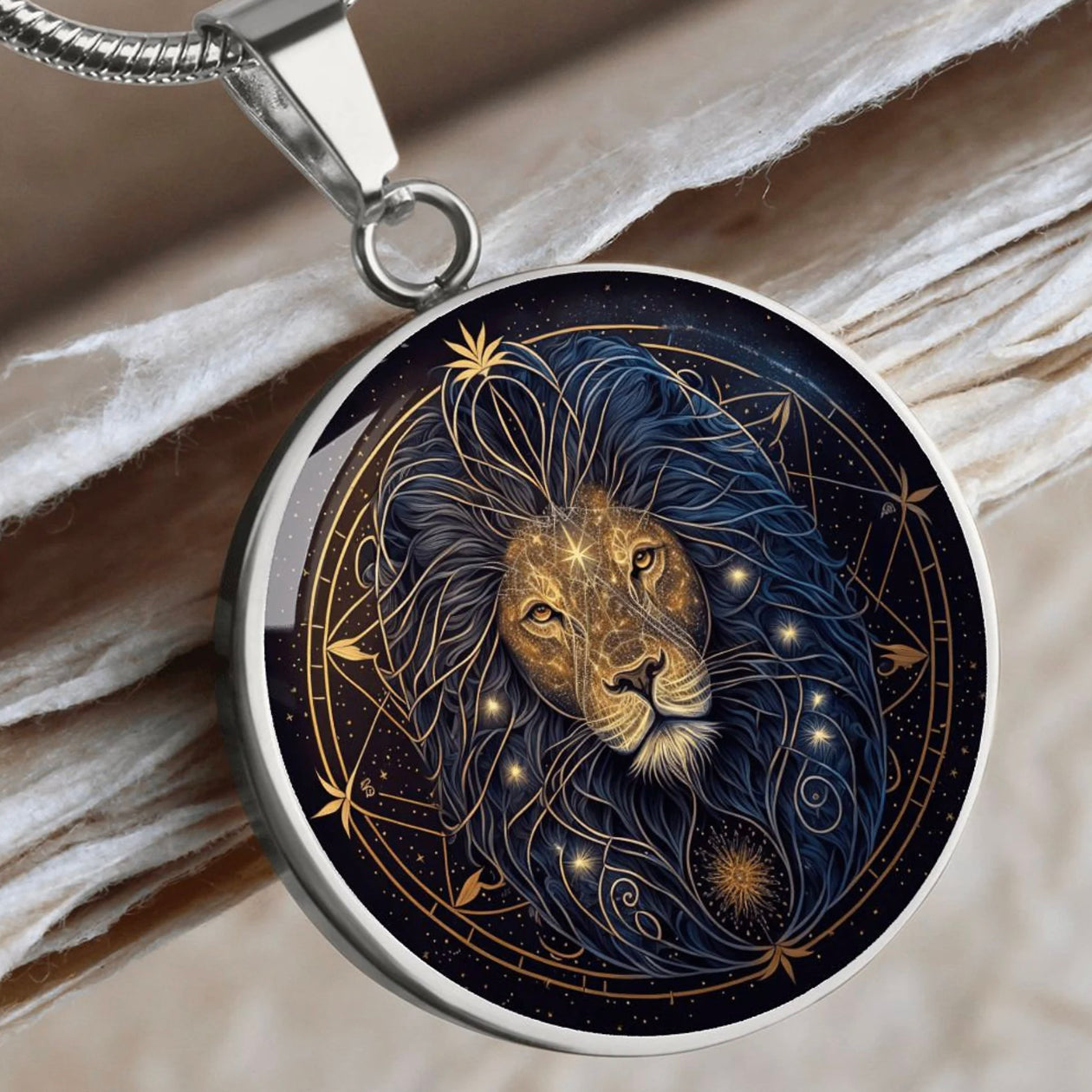 LEO PENDANT